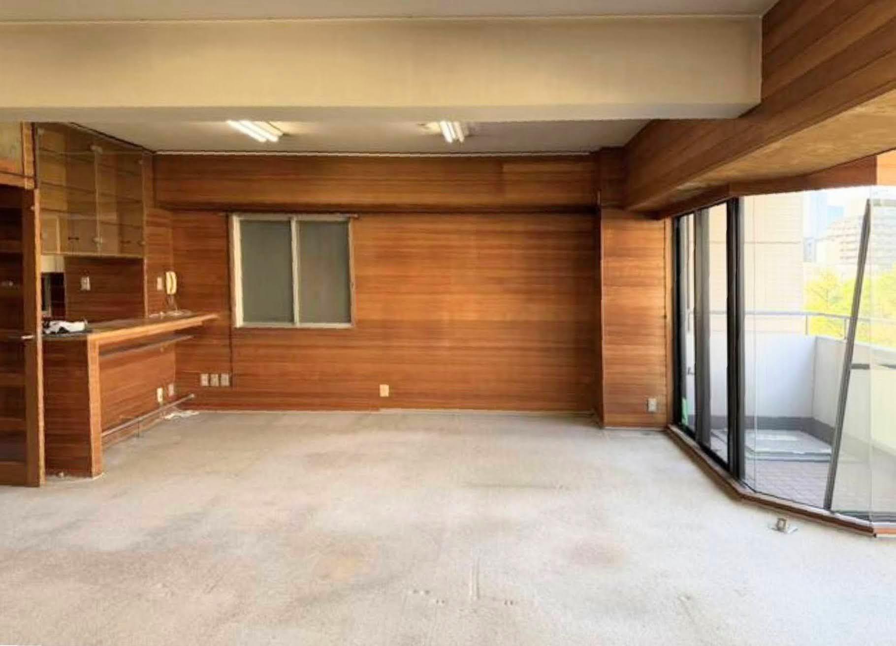 大阪府大阪市中央区南新町2丁目の売買物件/板張りの仕上げが目を引きます。