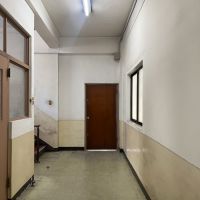 大阪市西区阿波座1丁目の賃貸物件/共用廊下。昔ながらの事務所ビルらしい佇まい。