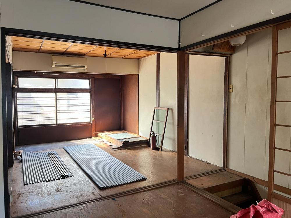 大阪府大阪市北区中津３丁目の賃貸物件/階段横の建具を外すと、開放感があります。