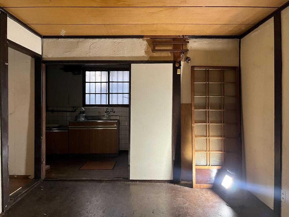 大阪府大阪市北区中津３丁目の賃貸物件/洋室がふた部屋。奥の部屋にはキッチンも。