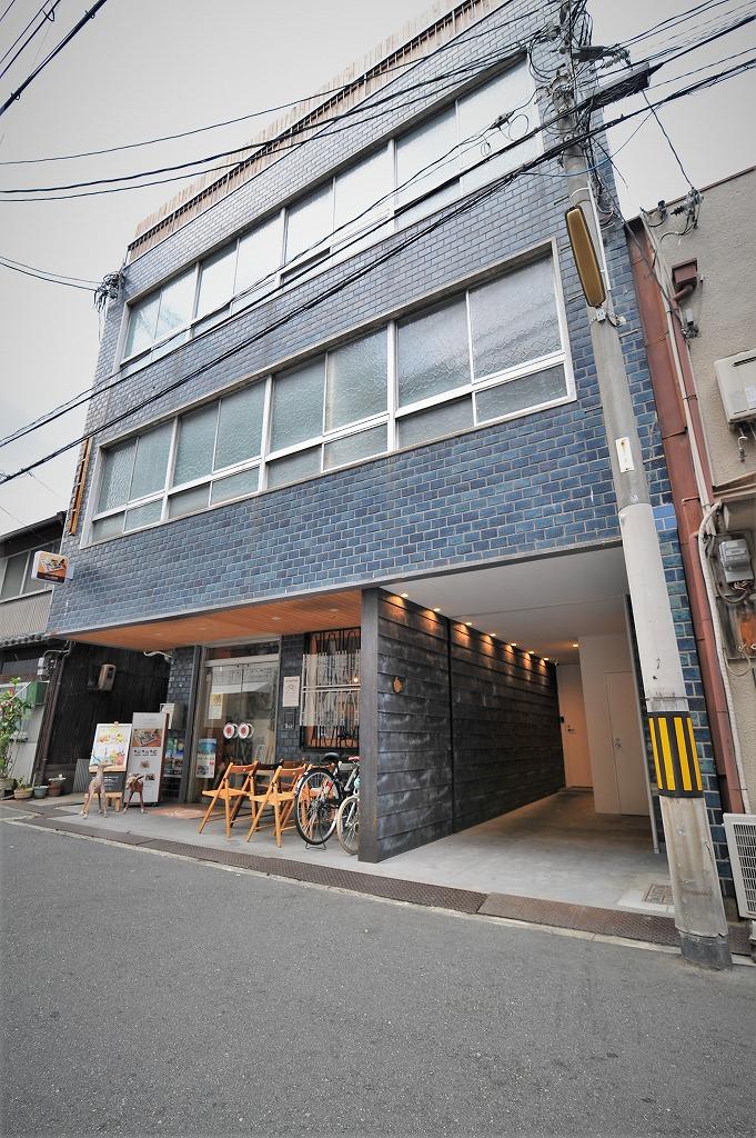大阪市中央区谷町6丁目の賃貸物件/谷町六丁目の街並みに馴染むレトロな外観