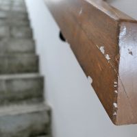 大阪市中央区谷町6丁目の賃貸物件/既存利用の味わいある手すり。これまたいい手触りなんです