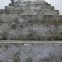 大阪市中央区谷町6丁目の賃貸物件/この階段のテクスチャー。かっこいい。