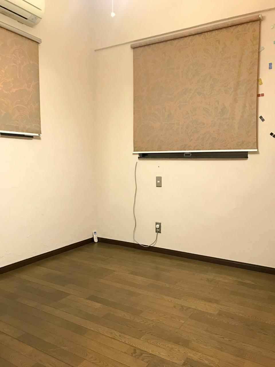 大阪市東住吉区田辺５丁目の賃貸物件/個室が１つ。右の窓は納戸とつながってます