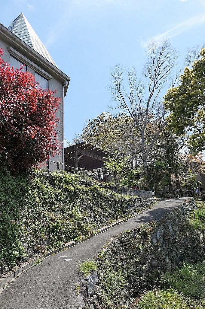 東大阪市客坊町の売買物件/市道から入る敷地内通路も趣あります。