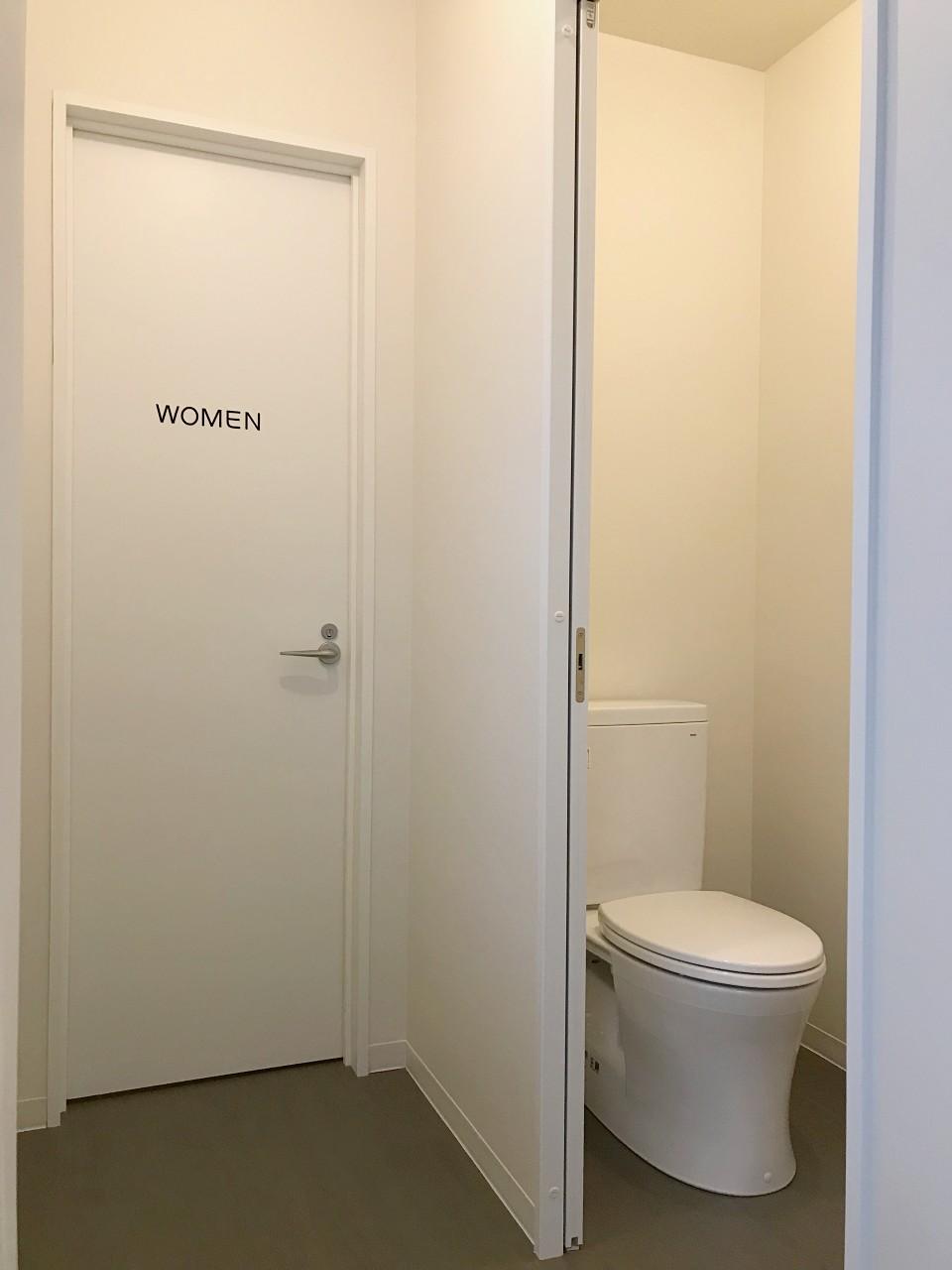大阪市東成区東中本３丁目の賃貸物件/新設されたトイレは男女別です