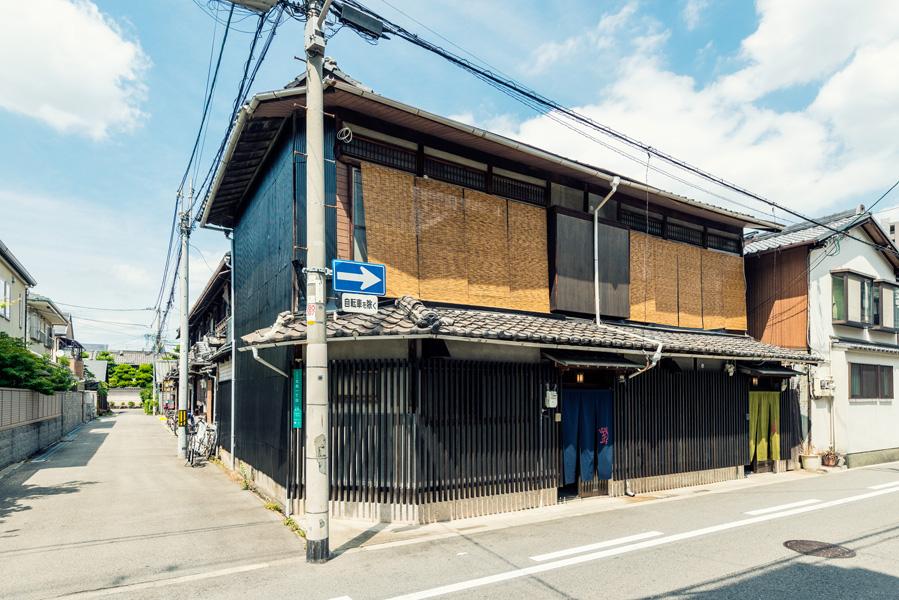 大阪市阿倍野区北畠１丁目の賃貸物件/２連棟の長屋。今回は向かって右の東側が募集区画です
