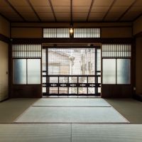 大阪市阿倍野区北畠１丁目の賃貸物件/10帖ほどの２階部分。マンション仕様の畳ではないので、数字より広く感じます