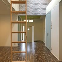 大阪市生野区桃谷の賃貸物件/カラフルなクロスがアクセント