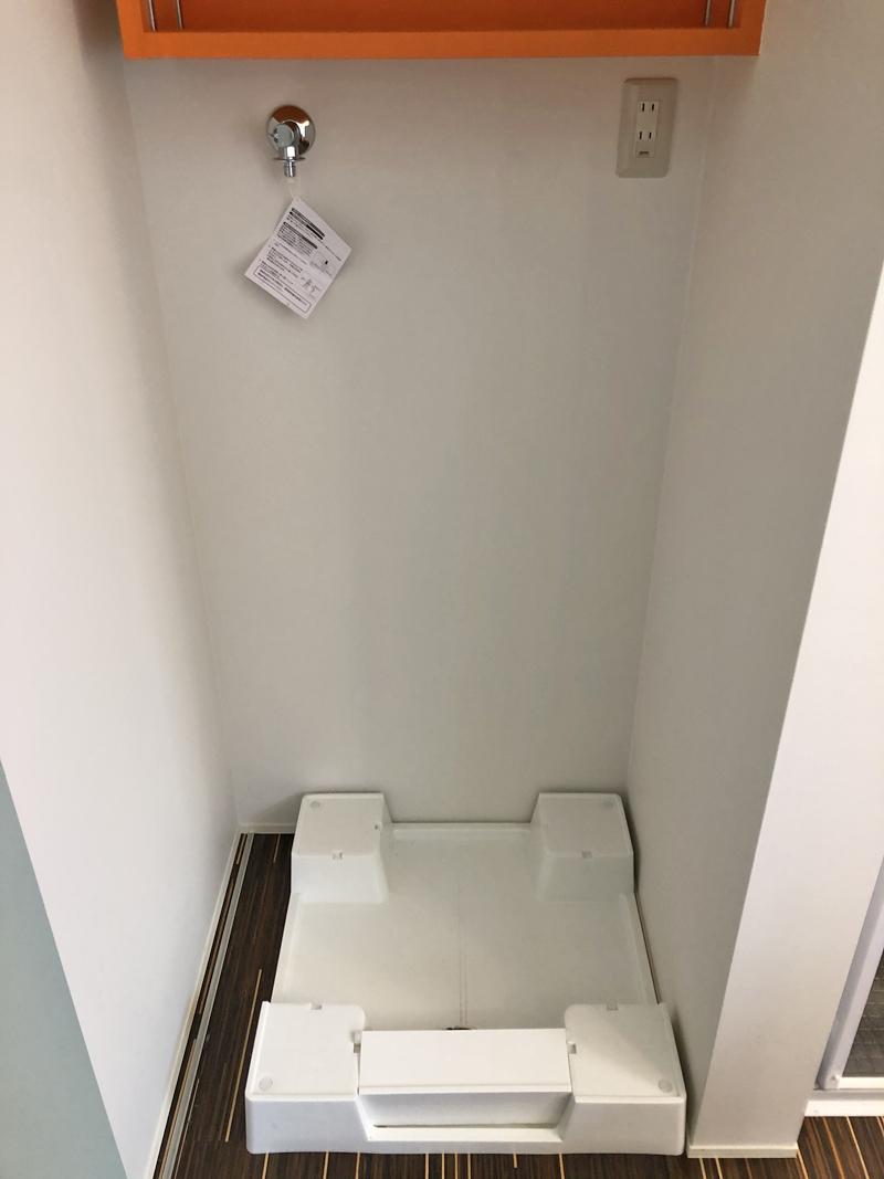 大阪市生野区桃谷の賃貸物件/室内洗濯機置き場の上部には収納も