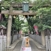 大阪市生野区桃谷の賃貸物件/西側の路地を抜けると彌栄神社