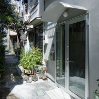 目黒区目黒本町の賃貸物件/細い路地の先に建つ