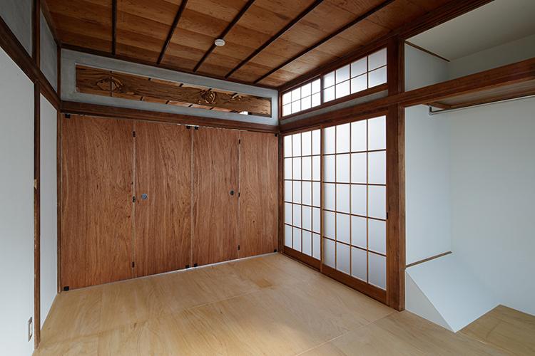 目黒区目黒本町の賃貸物件/2階。折れ戸を閉めれば2部屋に分けられる