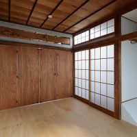 目黒区目黒本町の賃貸物件/2階。折れ戸を閉めれば2部屋に分けられる