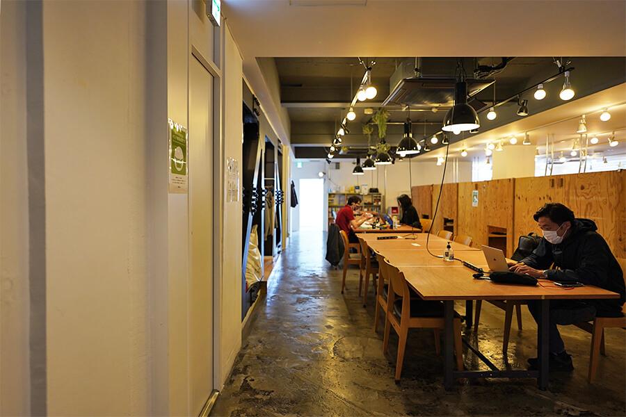 渋谷区代官山町の賃貸物件/共用スペース（4階）。フリーで使えるワークスペースです