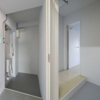大田区南雪谷の賃貸物件/玄関。部屋とは扉で区切られている