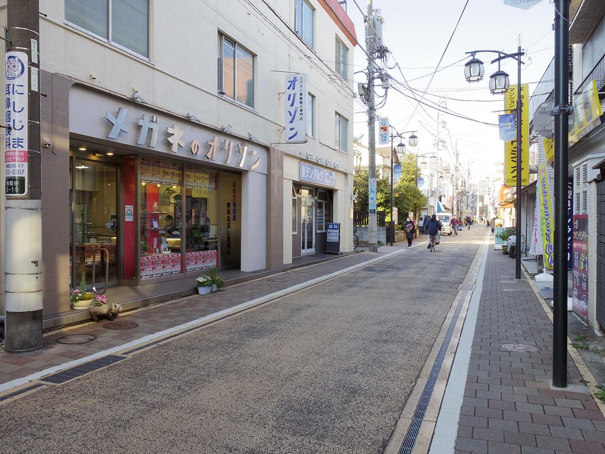 大田区南雪谷の賃貸物件/のどかな商店街沿いに立つ