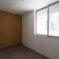 豊島区駒込の賃貸物件/1階玄関側の洋室。引き戸で区切るとこんな感じ