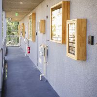 練馬区桜台の賃貸物件/ディスプレイ窓には、思い思いのモノを置いています