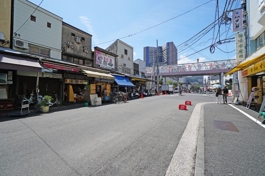 中央区築地の賃貸物件/建物の前面道路。築地場外市場が家の近くにあるのは魅力的