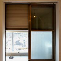 練馬区高松の賃貸物件/西側の窓にはシャッターが付いています
