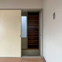 練馬区中村南の賃貸物件/2階：階段を上がったところで靴を脱ぎ、リビングに入ります