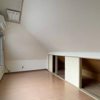 練馬区中村南の賃貸物件/3階：7.5畳の洋室。勾配天井です。寝室にいかがでしょうか