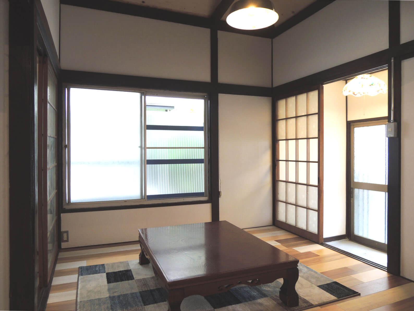埼玉県蕨市中央の賃貸物件/いまにも座談会が始まりそうな玄関前の和み空間
