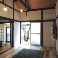 埼玉県蕨市中央の賃貸物件/板張りにラグを敷くとこんな感じ