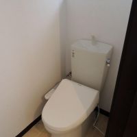 埼玉県蕨市中央の賃貸物件/トイレに窓あり