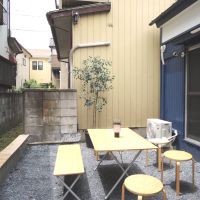 埼玉県蕨市中央の賃貸物件/左下のかなり低い塀はベンチ仕様になっています