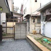 埼玉県蕨市中央の賃貸物件/自転車やバイクは玄関先に置けそうです