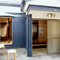 埼玉県蕨市中央の賃貸物件/カラカラと引戸の音がする玄関がいい味出しています