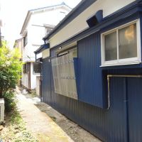 埼玉県蕨市中央の賃貸物件/戸建密集地、細道を入った奥に見えてきます