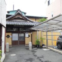 埼玉県蕨市中央の賃貸物件/近くにはクラシカルな銭湯が営業中