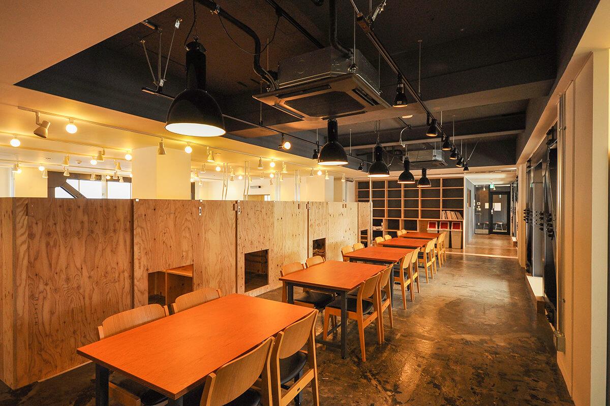 渋谷区代官山町の賃貸物件/共用スペース（4階）。フリーで使えるワークスペースです