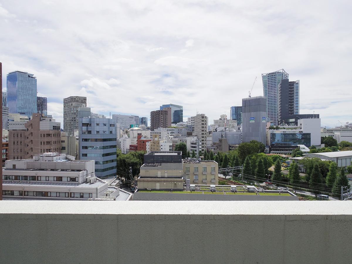 渋谷区神宮前の賃貸物件/バルコニーからはこの抜け感！