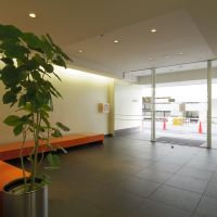 渋谷区神宮前の賃貸物件/エントランスにもゆとりを感じられる