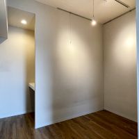 大田区池上の賃貸物件/寝室部分。奥のデスクは収納でも、作業スペースでも
