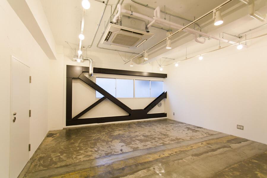 渋谷区代官山町の賃貸物件/今回募集する区画。床や天井はコンクリート