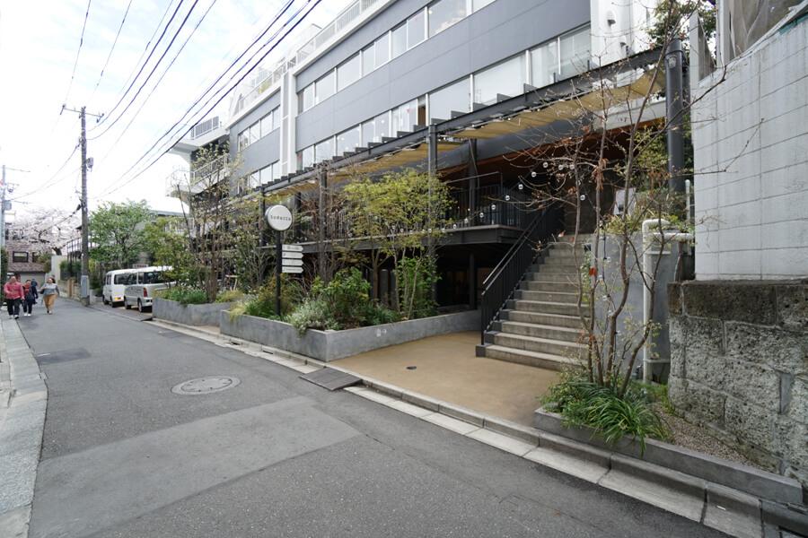 渋谷区代官山町の賃貸物件/外観。木々がいい感じ