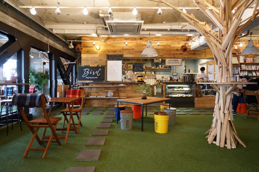 渋谷区代官山町の賃貸物件/2階のカフェ。息抜きや打合せに重宝しそう