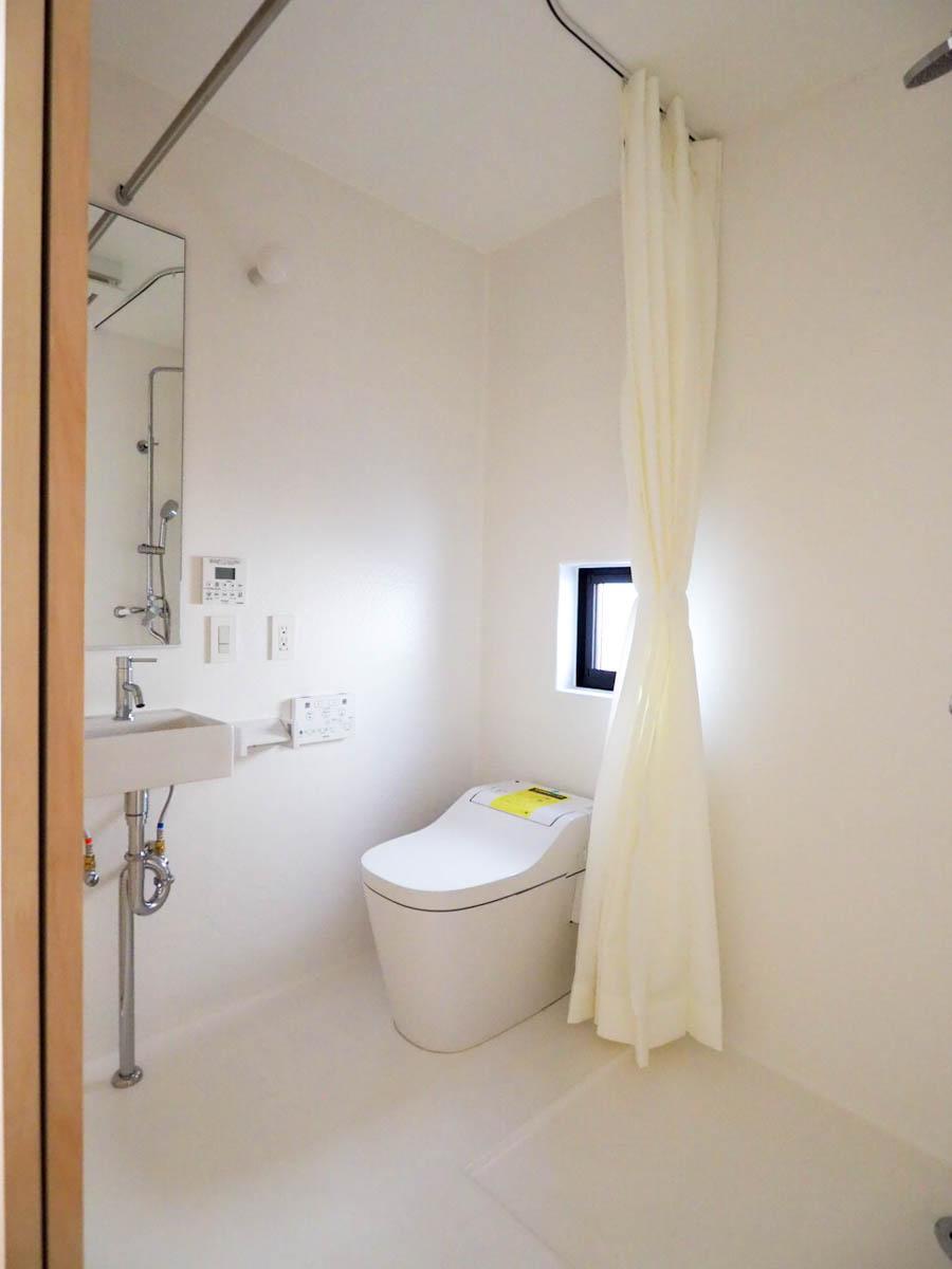 杉並区和泉の賃貸物件/トイレの手前に洗面スペース