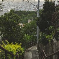 沖縄県那覇市首里崎山町の売買物件/アップダウンの多い首里の街並みでは、坂を登った後に振り返るとハッとするような景色が