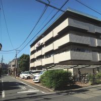 大田区大森中の賃貸物件/見た目はごく普通のマンション、その屋上には