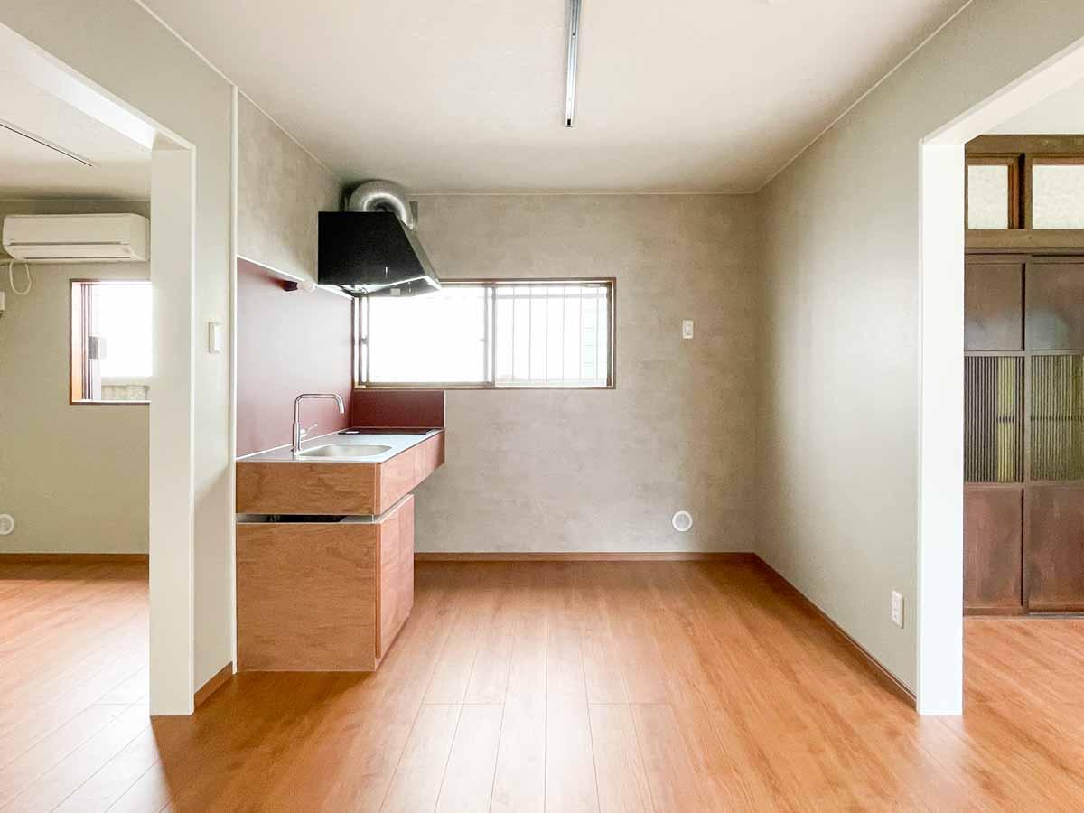 品川区平塚の賃貸物件/お部屋は緩やかにつながるワンルーム。枠の部分で区切れば、1LDKや2DKの間取りにもアレンジ可能です