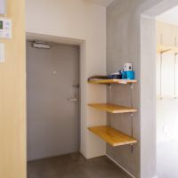 品川区豊町の賃貸物件/玄関スペース。こちらの棚板も可動式