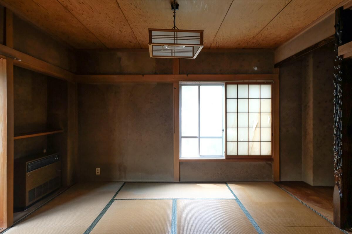 神奈川県横浜市金沢区寺前の賃貸物件/前回募集時の写真：奥の和室（現状：壁、畳などは変更済み）