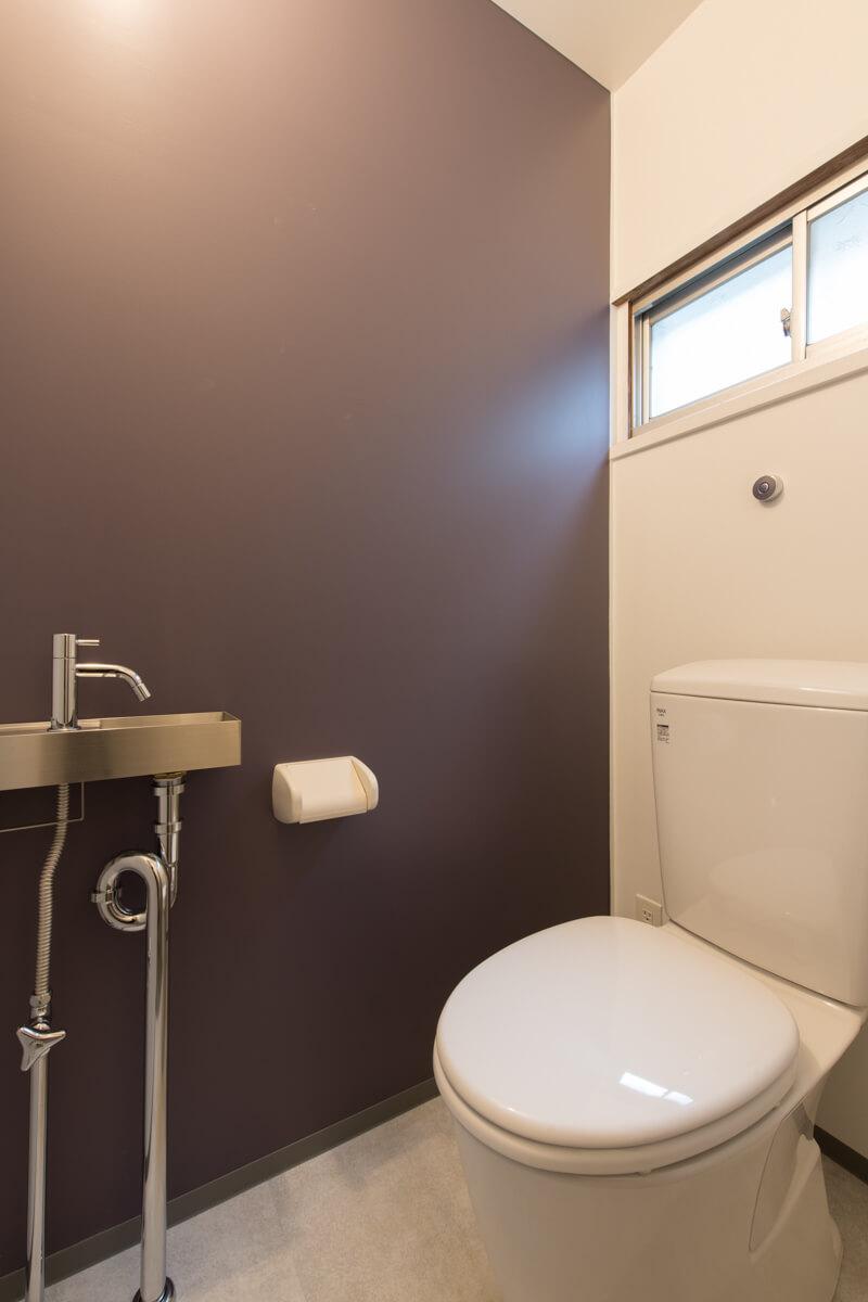 新宿区四谷の賃貸物件/トイレはこんな感じ（1階、2階両方にありますが、2階は女性限定）