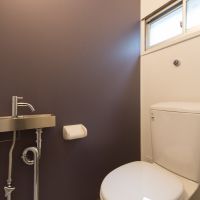 新宿区四谷の賃貸物件/トイレはこんな感じ（1階、2階両方にありますが、2階は女性限定）